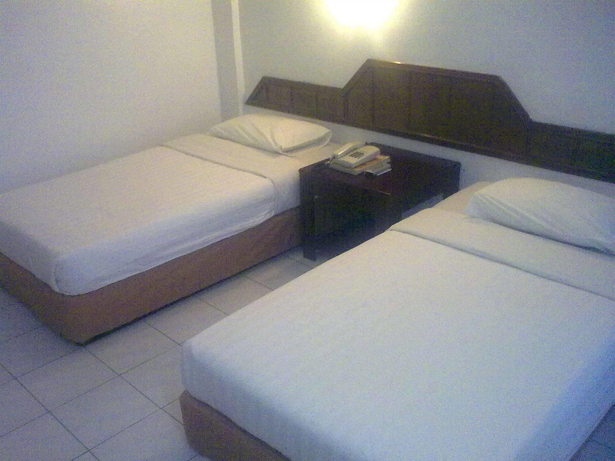 Palace Inn Мірі Екстер'єр фото